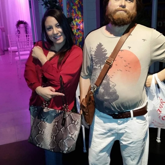 Meet your Posher, Cyrene - Picture 6 of 8